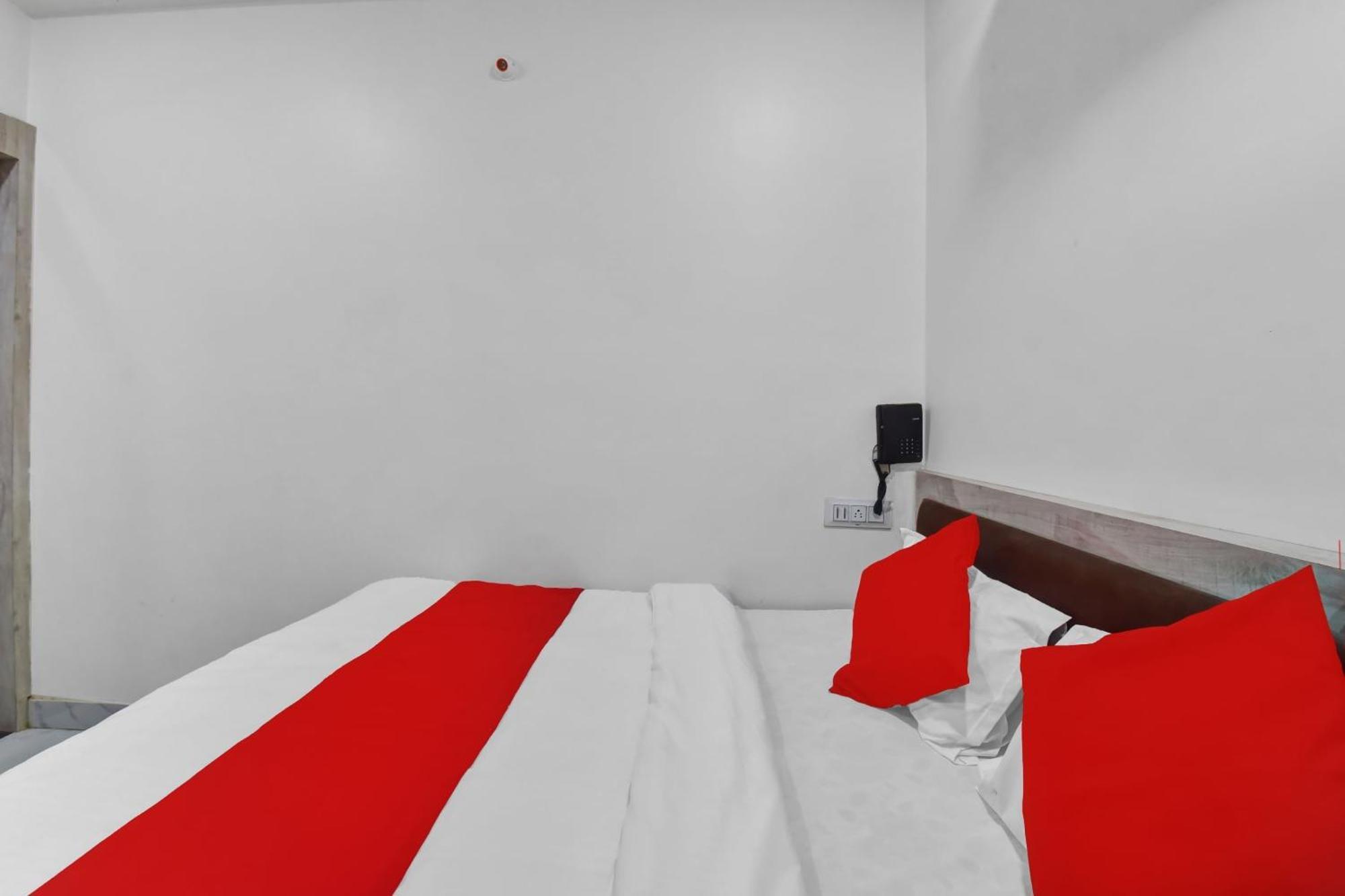 Hotel O Grand L M Adžmér Exteriér fotografie